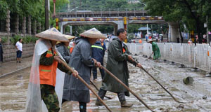 湖南吉首：災(zāi)后清淤