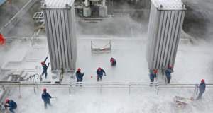 風雪中的“除冰突擊隊”