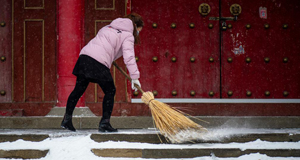 寒潮來襲 烏魯木齊降溫降雪