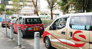 香港抗疫車(chē)隊(duì)：疫情下逆行的“紅飄帶”