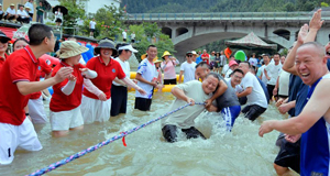 水上趣味運動會享清涼