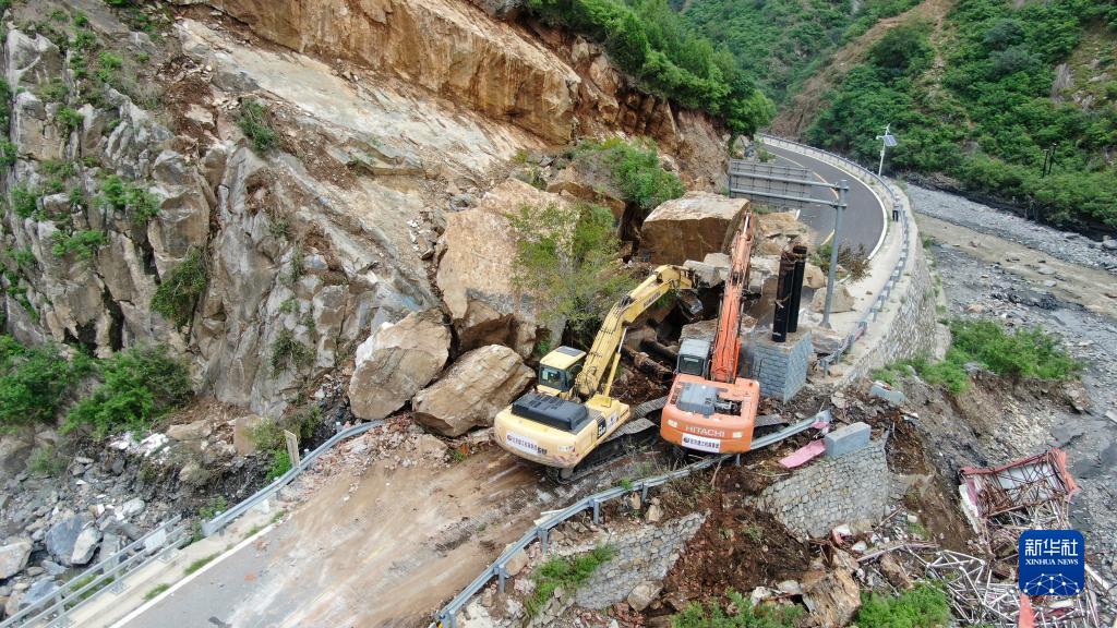 北京努力復通山區(qū)道路