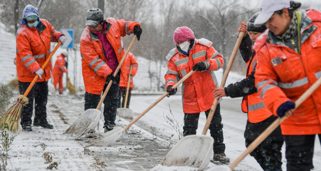 堅守風(fēng)雪中 護(hù)佑平安路